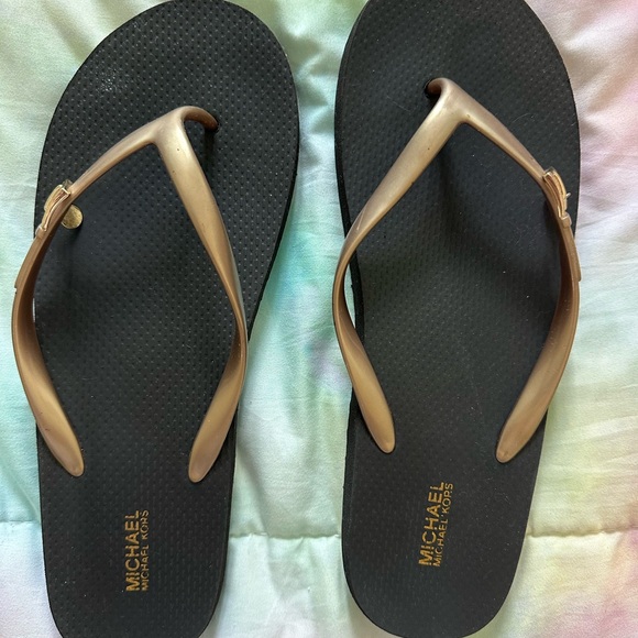 michael kors black and gold flip flops - Picture 1 of 5
